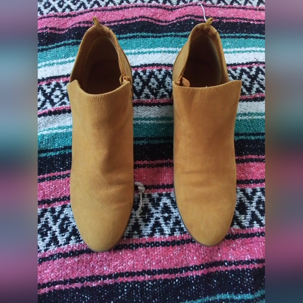 Old Navy Mustard Ankle Booties with matching bag. Size 10